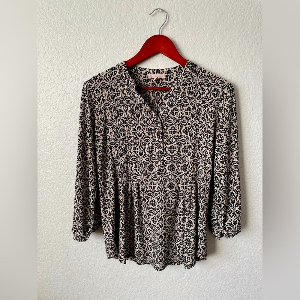 Woman’s size small dressbarn top